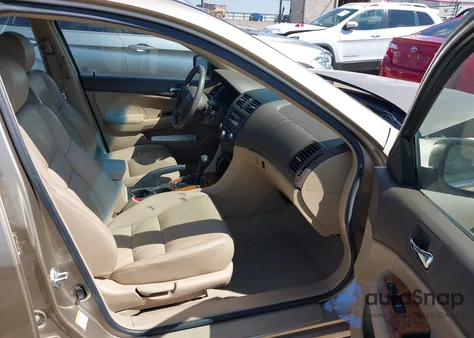 2005 Honda Accord 2.4 Ex z USA, uszkodzony, nr VIN 1HGCM56835A151087